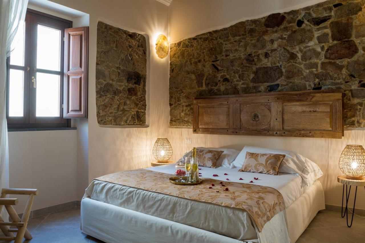 Moon'S Tower Suite&Rooms Portoscuso Buitenkant foto